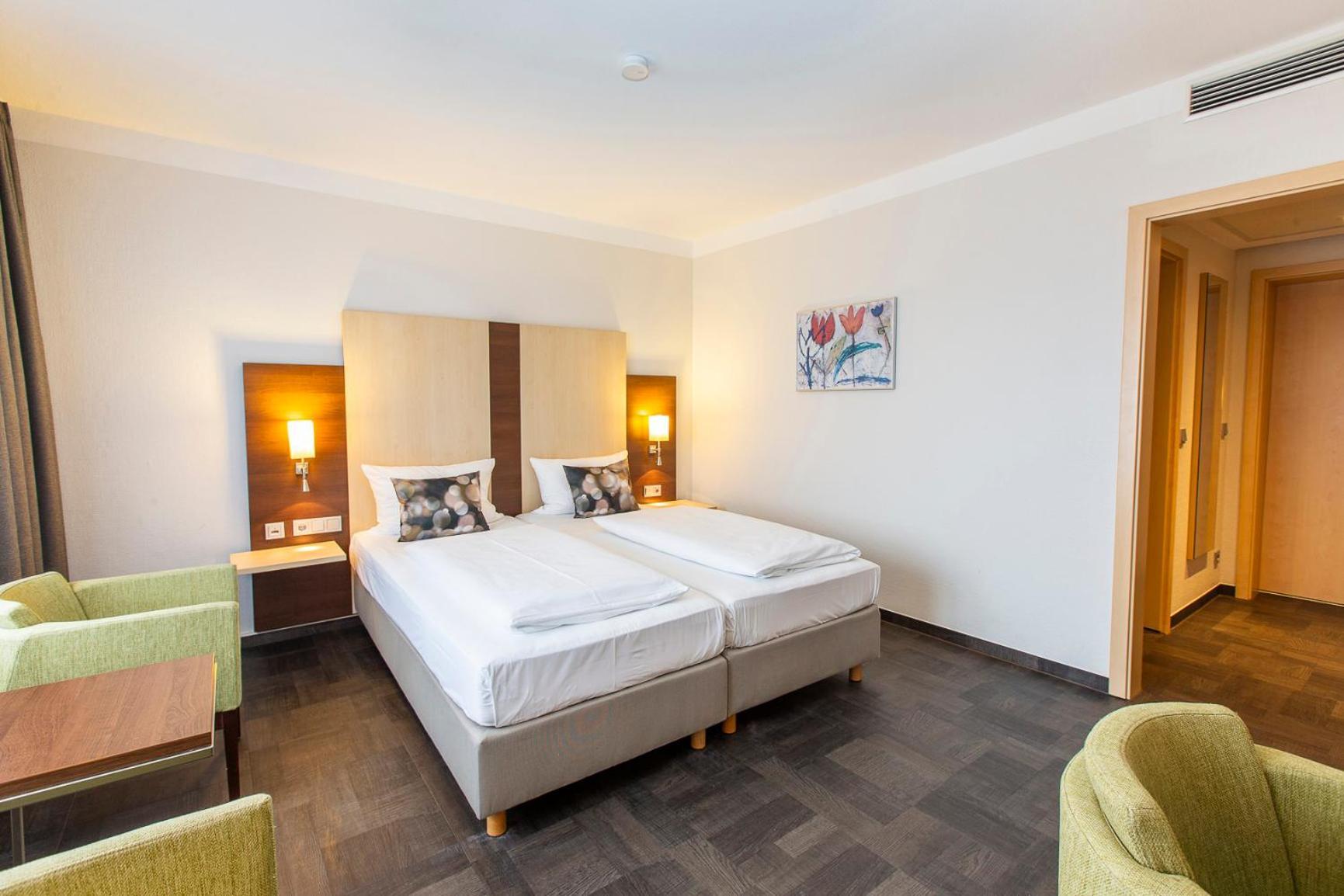 Hotel Scheffelhoehe Bruchsal Esterno foto