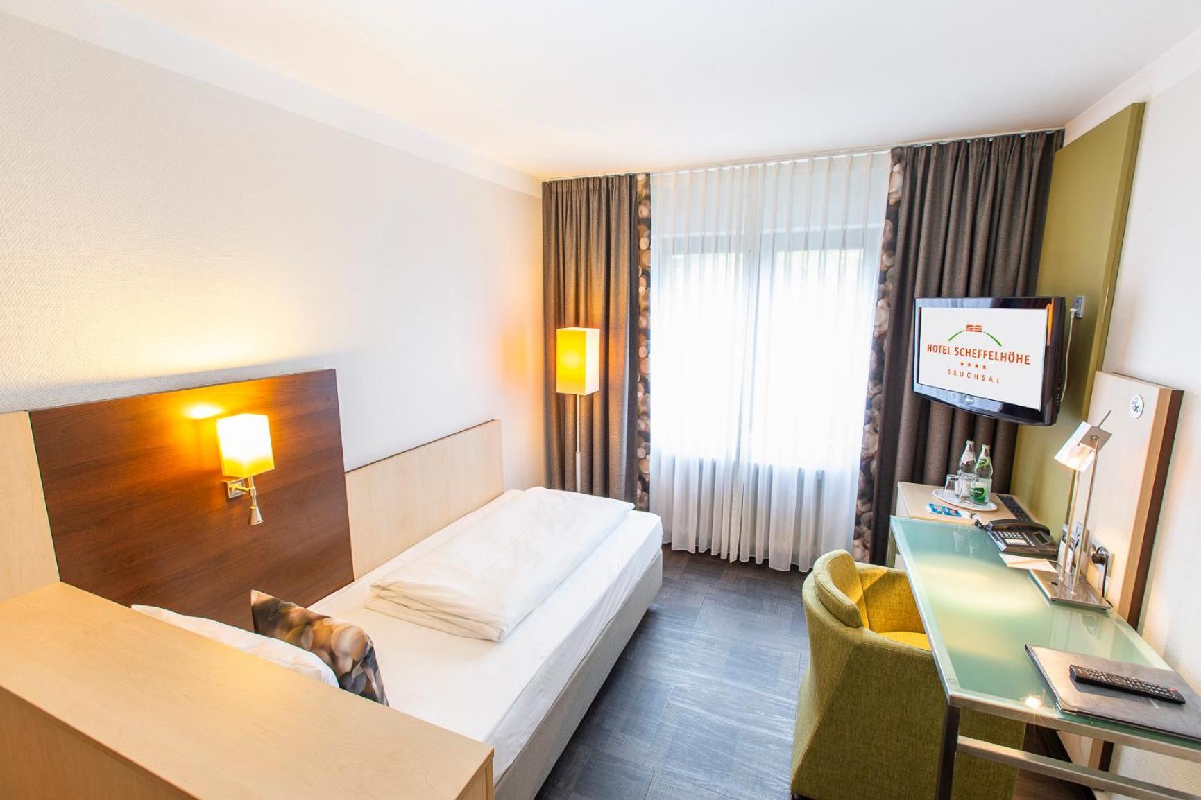 Hotel Scheffelhoehe Bruchsal Esterno foto