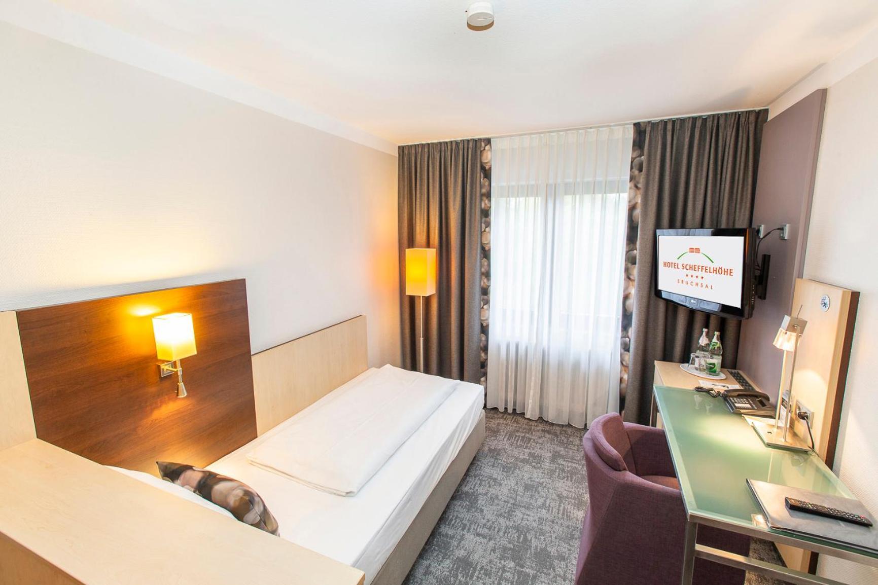 Hotel Scheffelhoehe Bruchsal Esterno foto