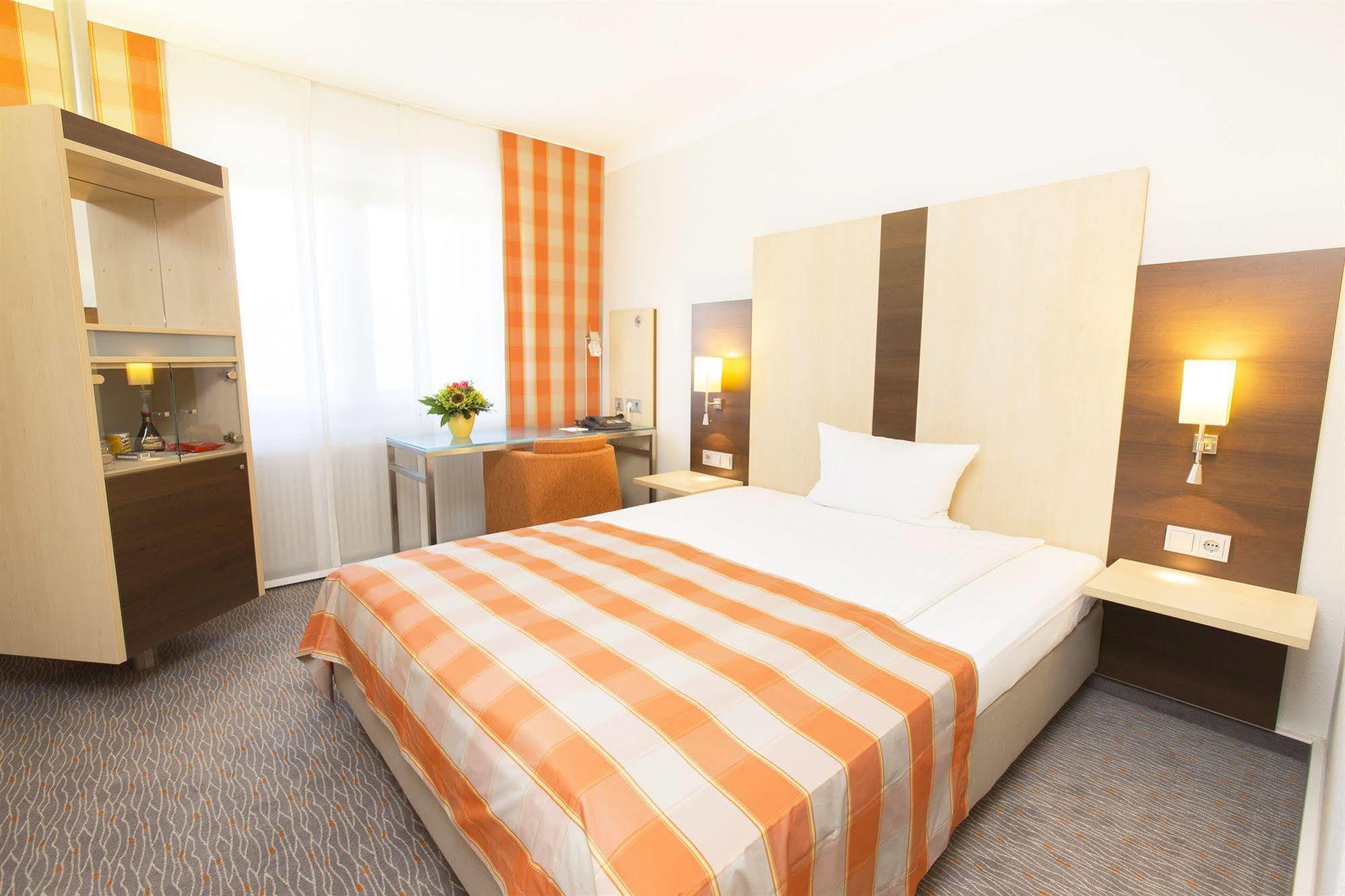 Hotel Scheffelhoehe Bruchsal Esterno foto