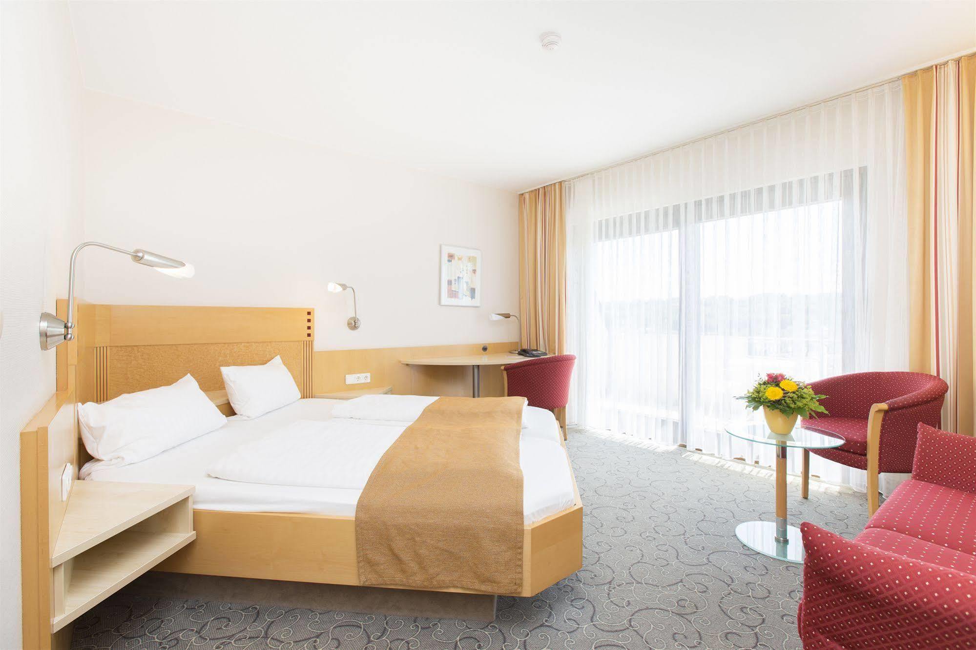 Hotel Scheffelhoehe Bruchsal Esterno foto